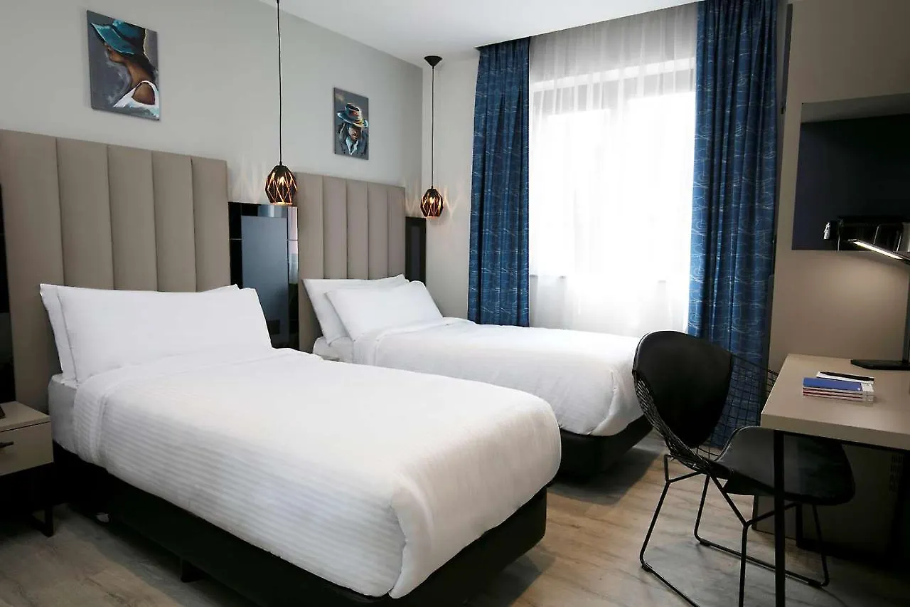 Hotel Spark By Hilton Luton Luton