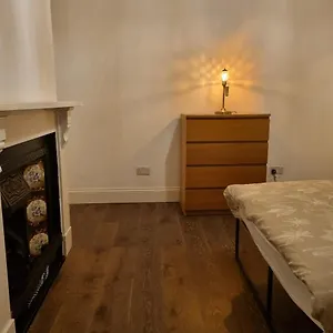 41 Crawley Road Habitación en casa particular