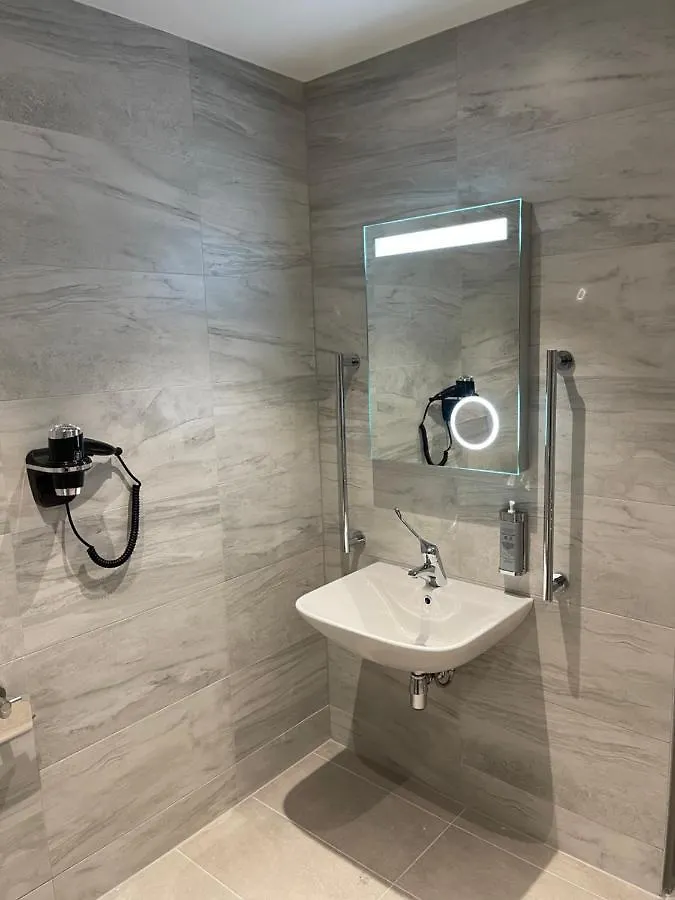 **** Hotel Spark By Hilton Luton Luton  Velká Británie