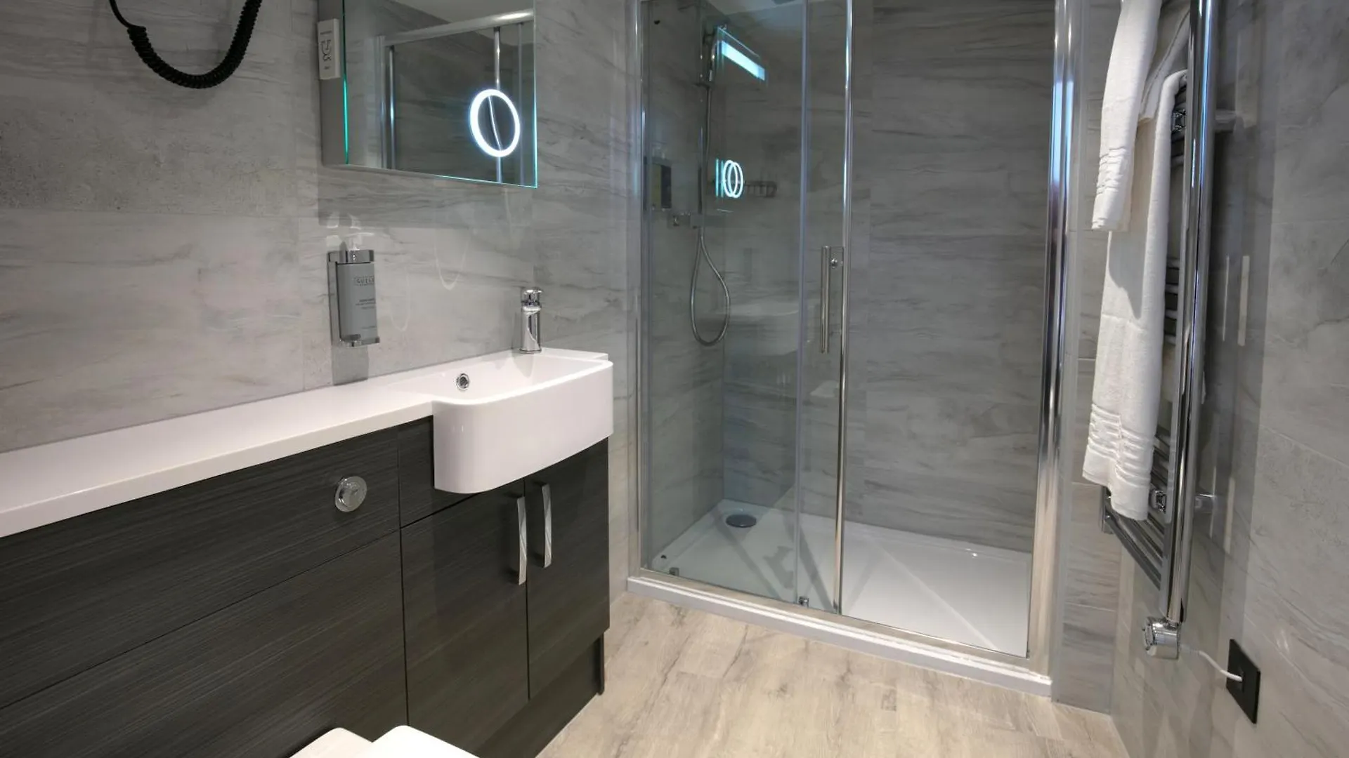 Hotel Spark By Hilton Luton Luton