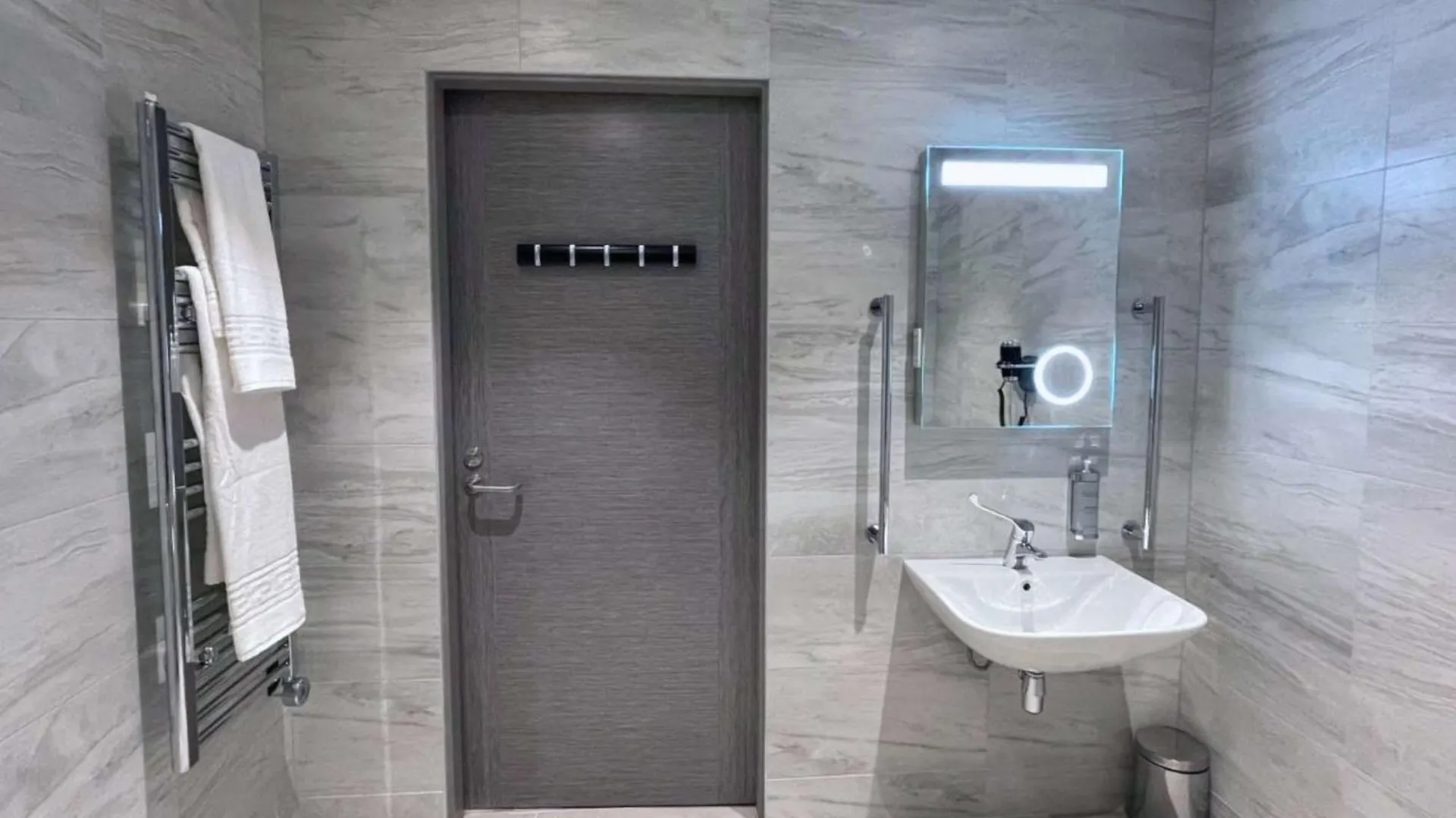 **** Hotel Spark By Hilton Luton Luton  Velká Británie